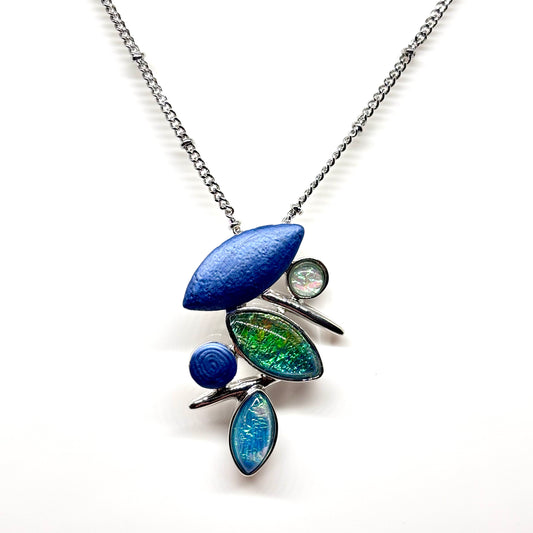 Miss Milly Iridescent Trio necklace from Pixi Daisy
