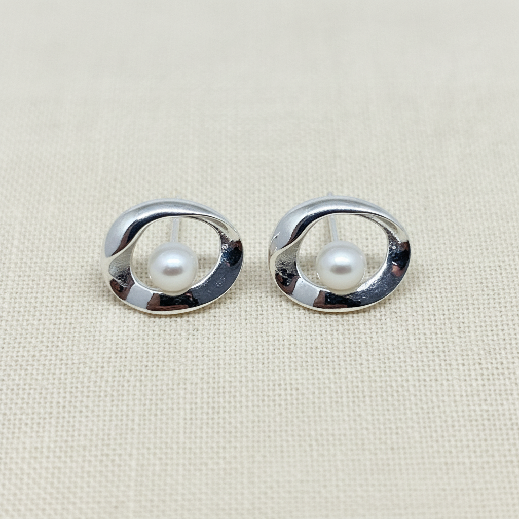 Pearl Organic Oval Frame Stud Earrings pixi daisy