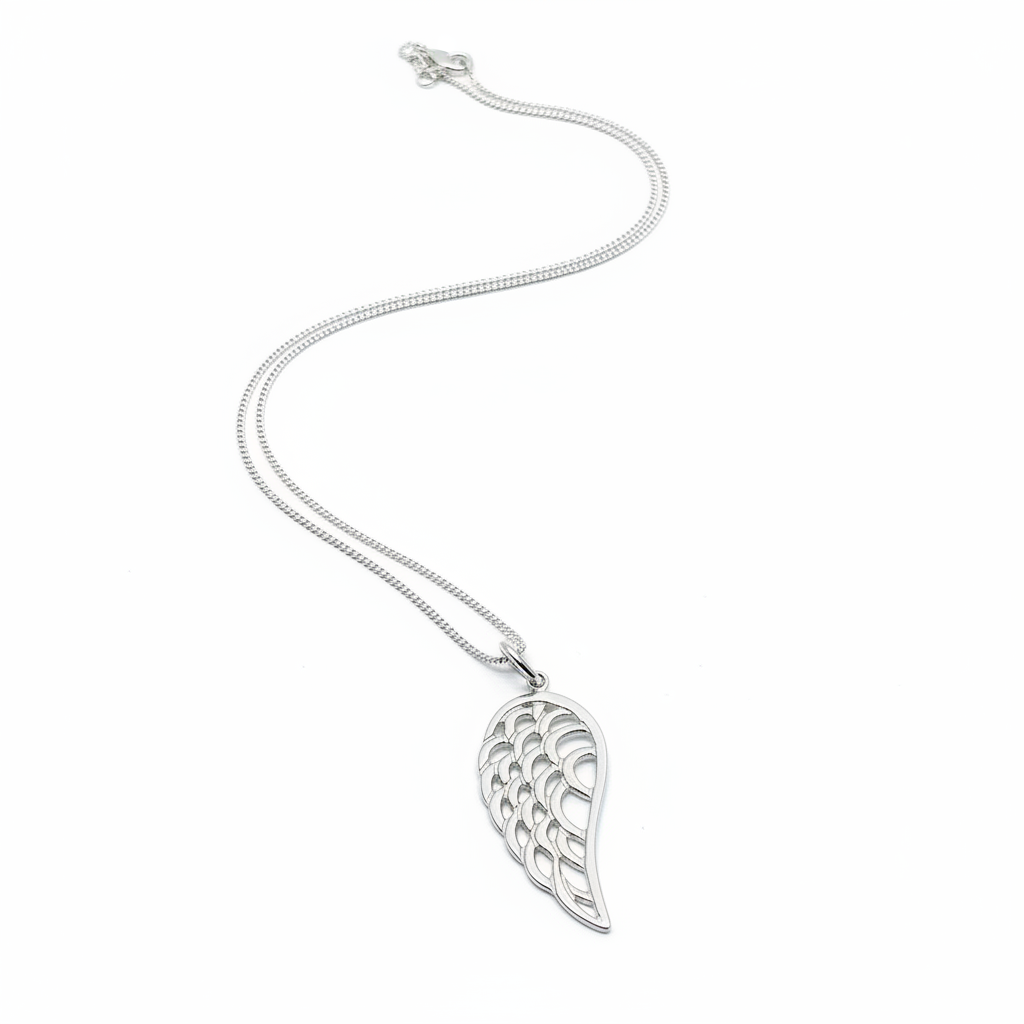 Silver angel wing necklace from Pixi Daisy
