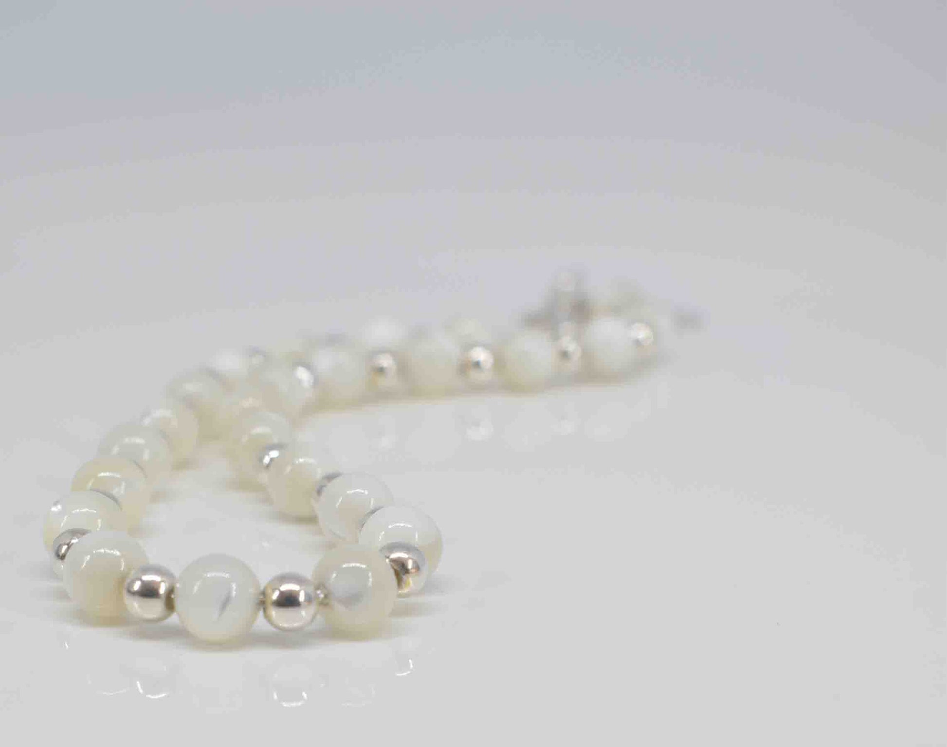 Mother of Pearl Bracelet - Pixi Daisy
