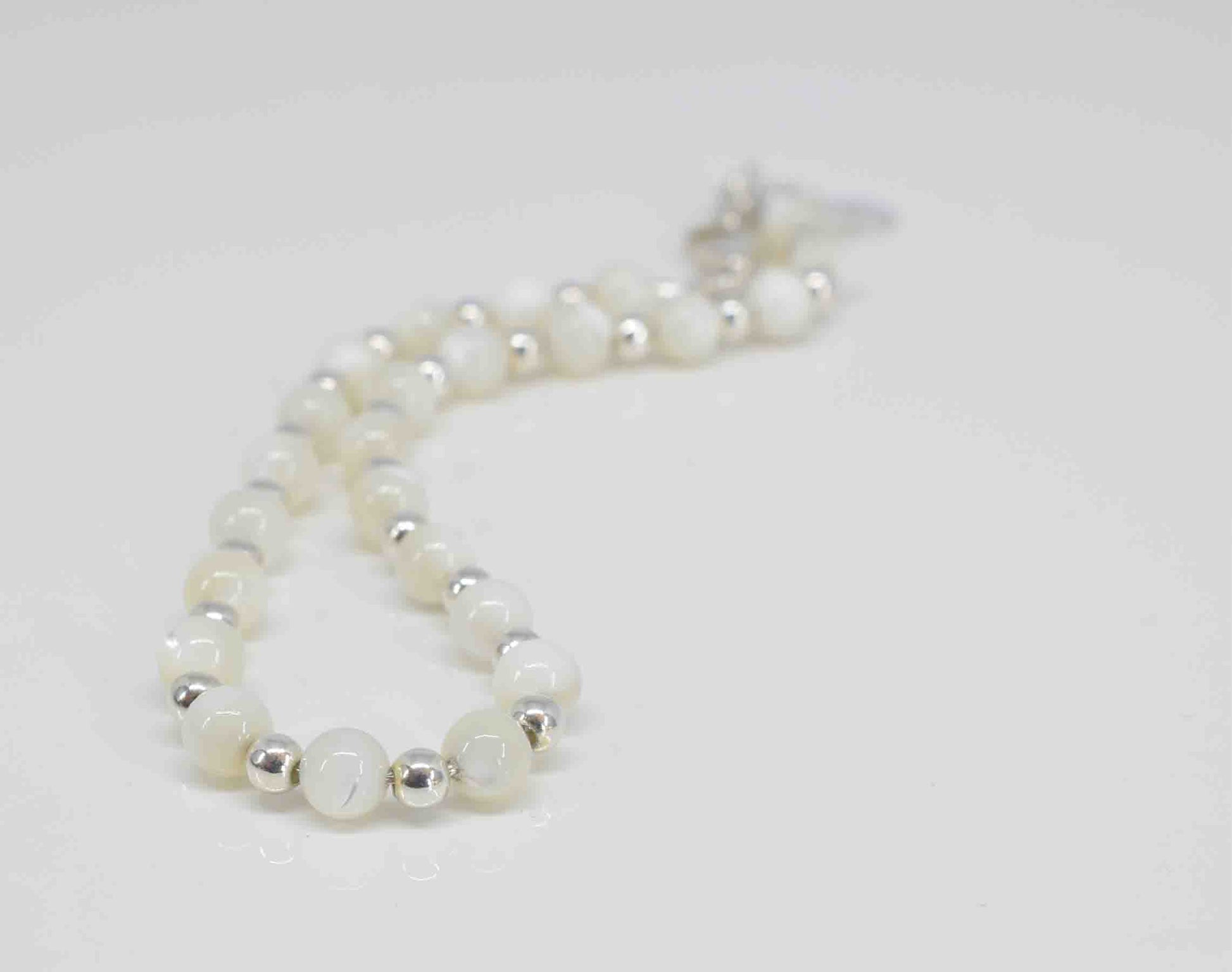 Mother of Pearl Bracelet - Pixi Daisy