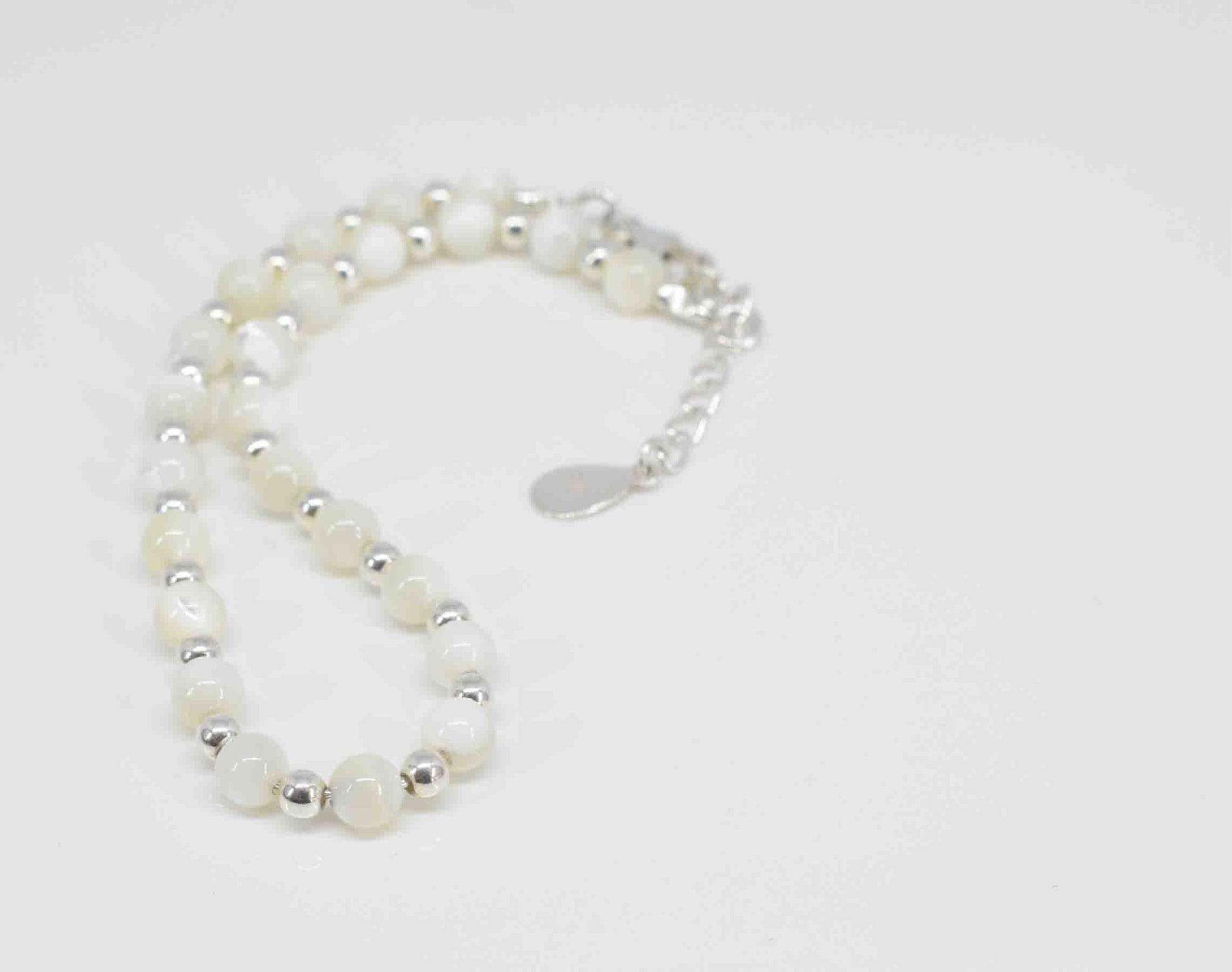 Mother of Pearl Bracelet - Pixi Daisy