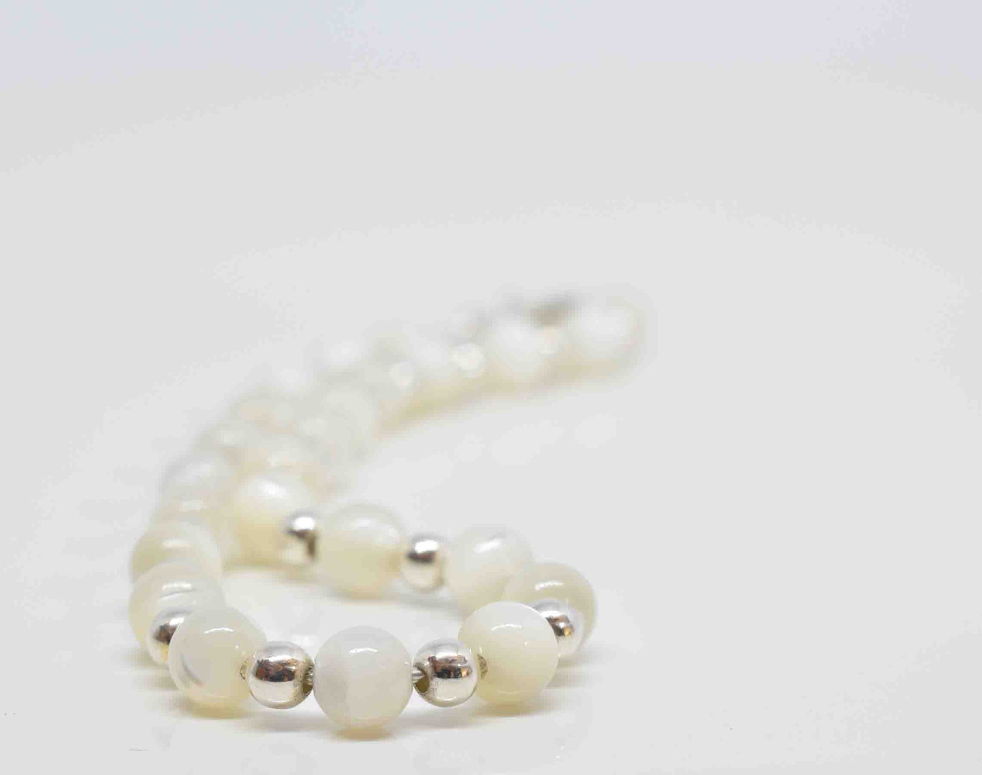 Mother of Pearl Bracelet - Pixi Daisy