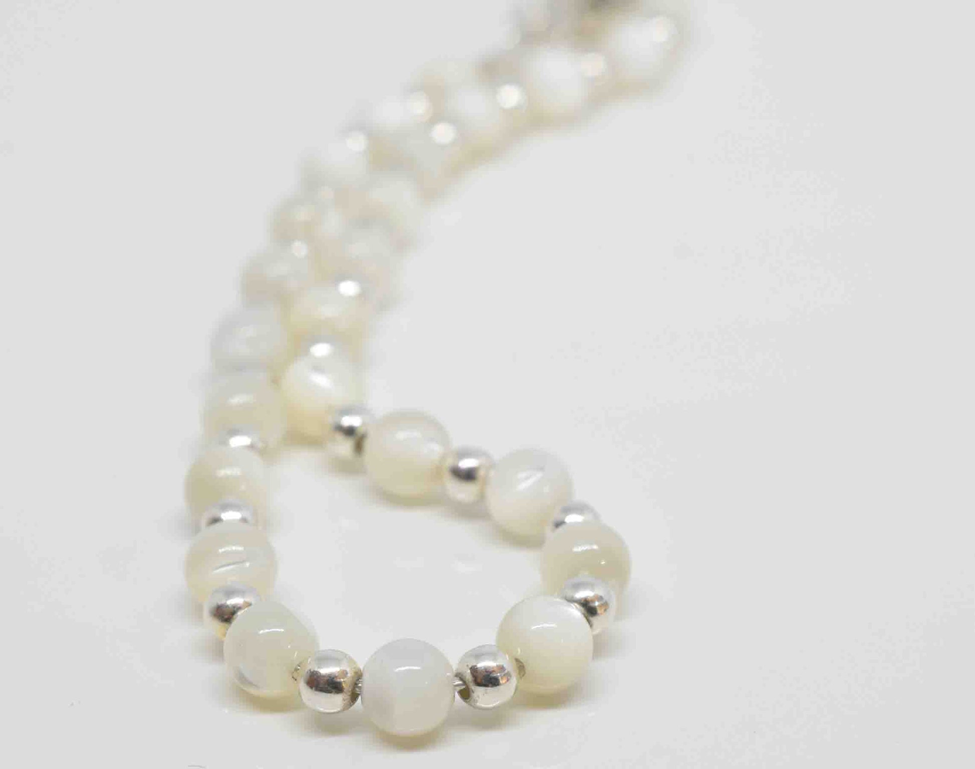 Mother of Pearl Bracelet - Pixi Daisy