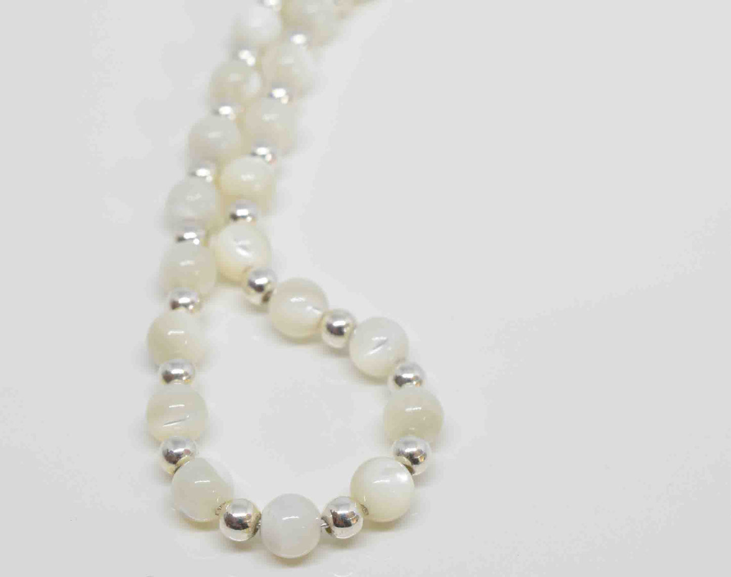 Mother of Pearl Bracelet - Pixi Daisy