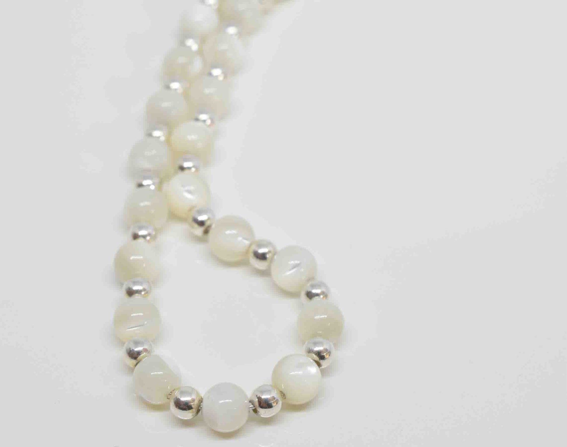 Mother of Pearl Bracelet - Pixi Daisy