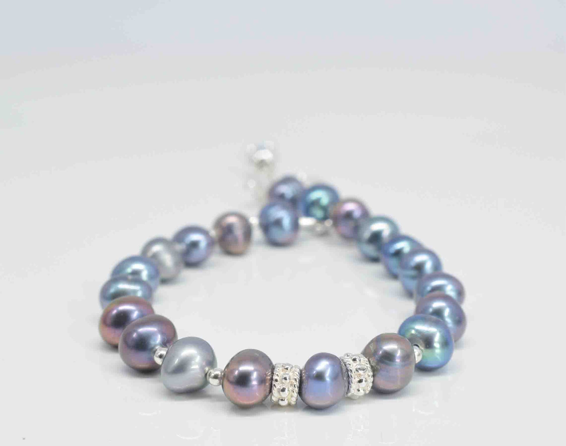 Handmade Freshwater Pearl Bracelet - Pixi Daisy