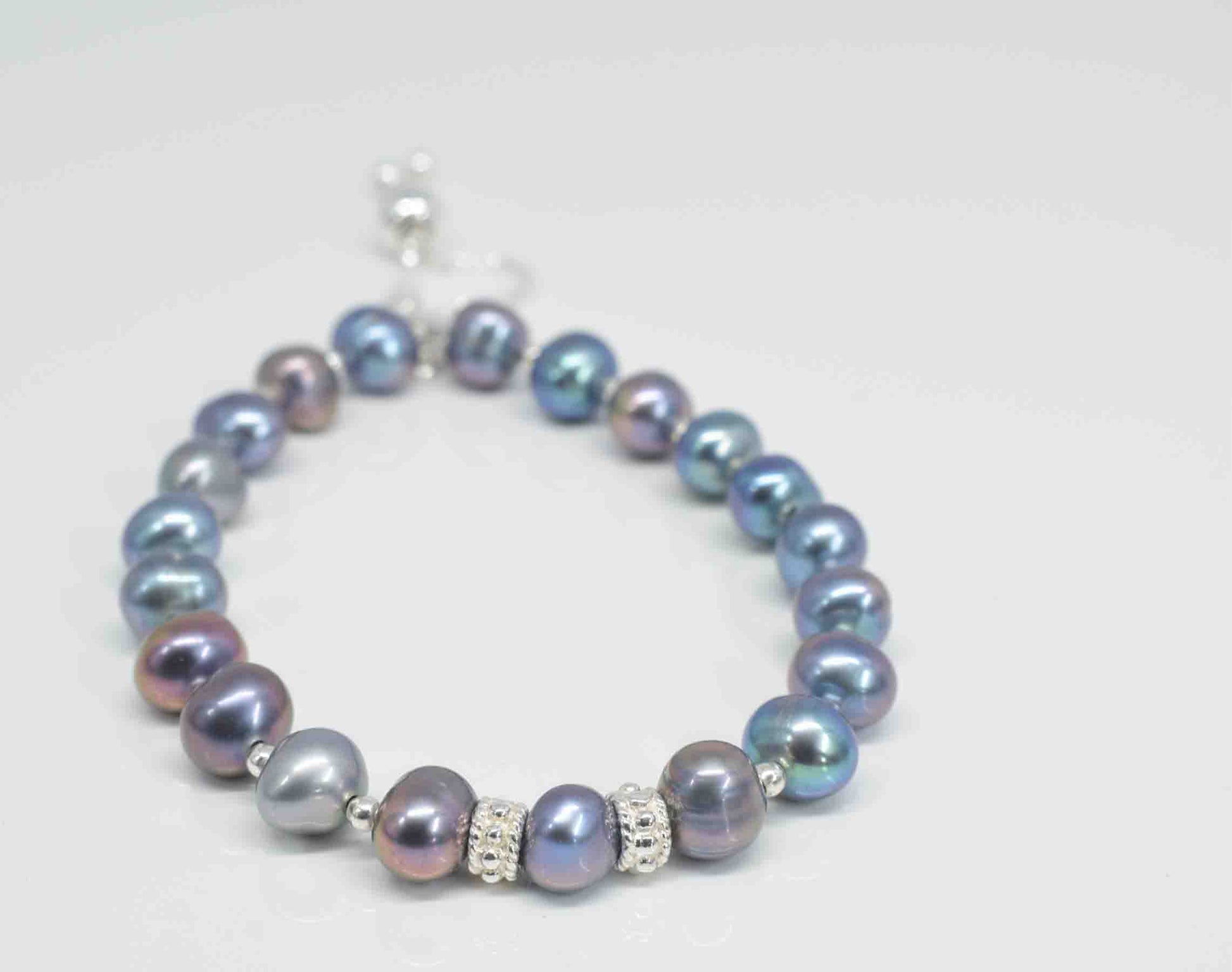 Handmade Freshwater Pearl Bracelet - Pixi Daisy