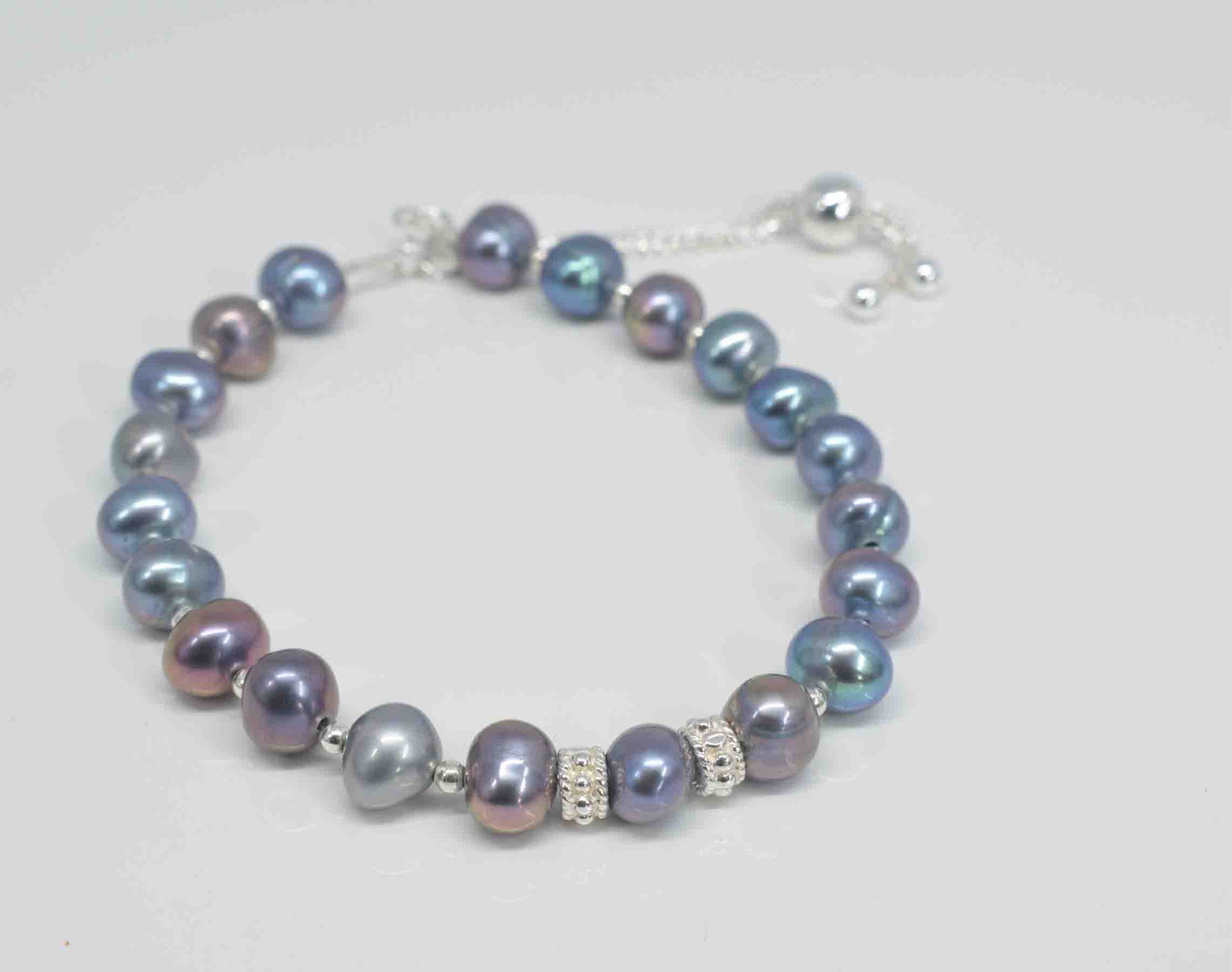 Handmade Freshwater Pearl Bracelet - Pixi Daisy