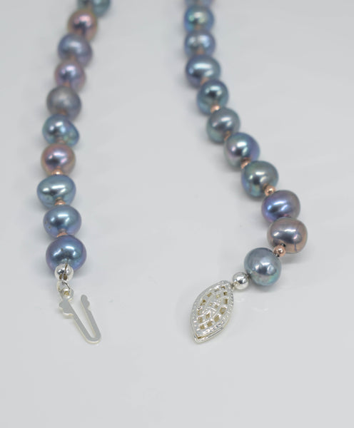 Handmade grey freshwater pearl necklace - Pixi daisy