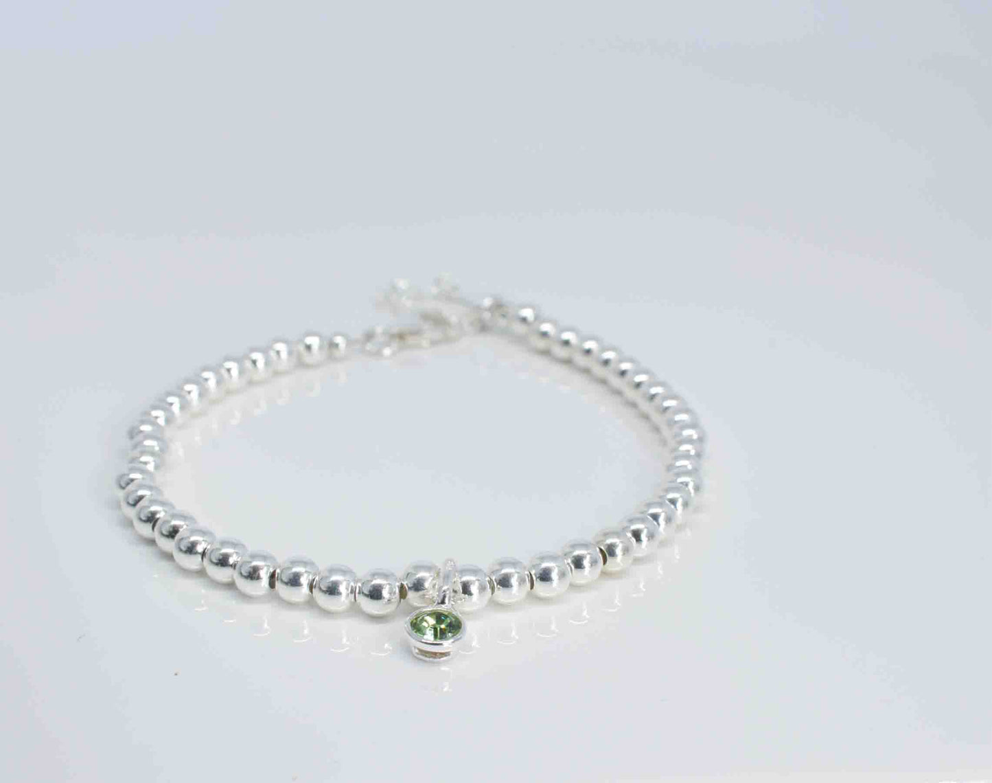 Handmade silver bracelet with peridot charm - Pixi daisy