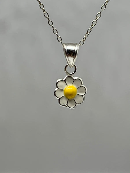 Daisy Necklace from Pixi Daisy