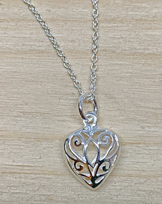 Filigree Puff Heart Necklace - pixi-daisy